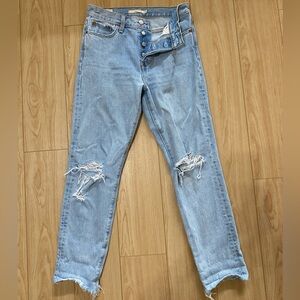 Levi’s Distressed Lightwash Wedgie -W26
